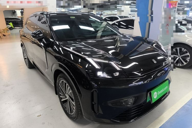 Used Lynk & Co 08 EM-P 2025 120km Long-Range Pro Front Right 45 Deg