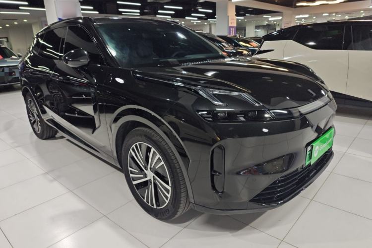 Used Lynk & Co 08 EM-P 2025 120km Long-Range Pro Front Right 45 Deg