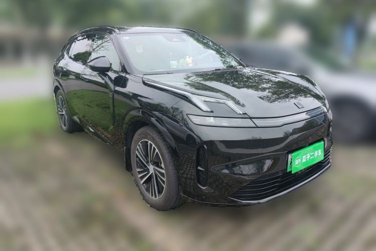 Used Lynk & Co 08 EM-P 2025 120km Long-Range Pro Front Right 45 Deg