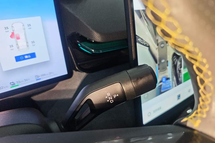 Used Lynk & Co 08 EM-P 2025 120km Long-Range Pro Gear Lever