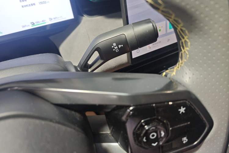 Used Lynk & Co 08 EM-P 2025 120km Long-Range Halo Gear Lever