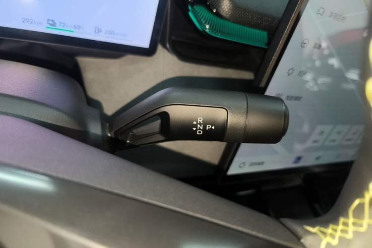 Used Lynk & Co 08 EM-P 2025 120km Long-Range Pro Gear Lever