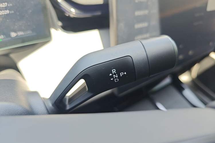 Used Lynk & Co 08 EM-P 2025 120km Long-Range Halo Gear Lever