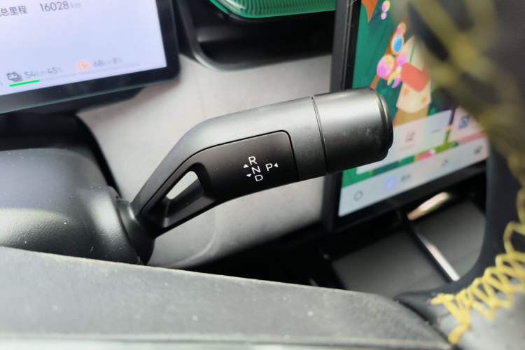 Used Lynk & Co 08 EM-P 2025 120km Long-Range Halo Gear Lever