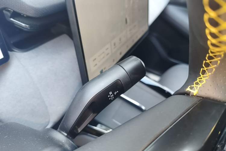 Used Lynk & Co 08 EM-P 2025 120km Long-Range Pro Gear Lever