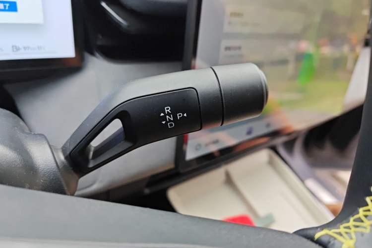 Used Lynk & Co 08 EM-P 2025 245 km Ultra-Long Range Pro Gear Lever