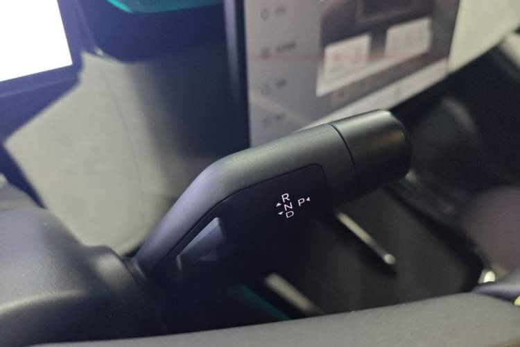Used Lynk & Co 08 EM-P 2025 120km Long-Range Pro Gear Lever