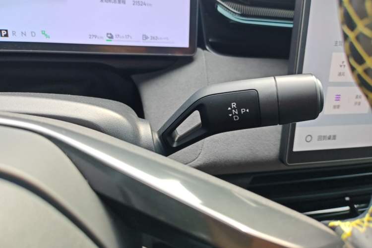 Used Lynk & Co 08 EM-P 2025 120km Long-Range Pro Gear Lever