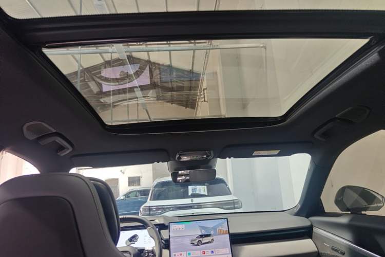 Used Lynk & Co 08 EM-P 2025 120km Long-Range Halo Headliner