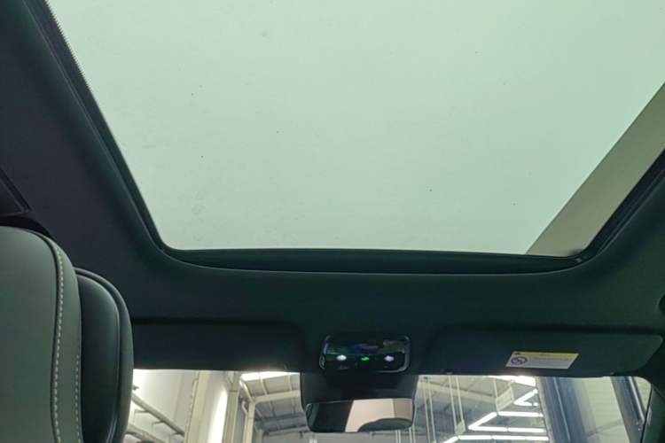 Used Lynk & Co 08 EM-P 2025 120km Long-Range Halo Headliner