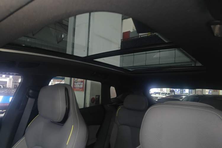 Used Lynk & Co 08 EM-P 2025 120km Long-Range Halo Headliner