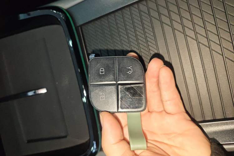 Used Lynk & Co 08 EM-P 2025 120km Long-Range Pro Interior 1