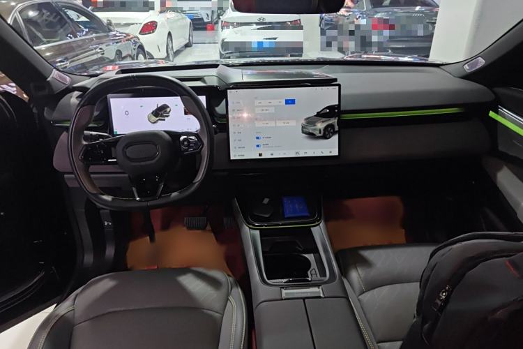 Used Lynk & Co 08 EM-P 2025 120km Long-Range Halo Interior 2