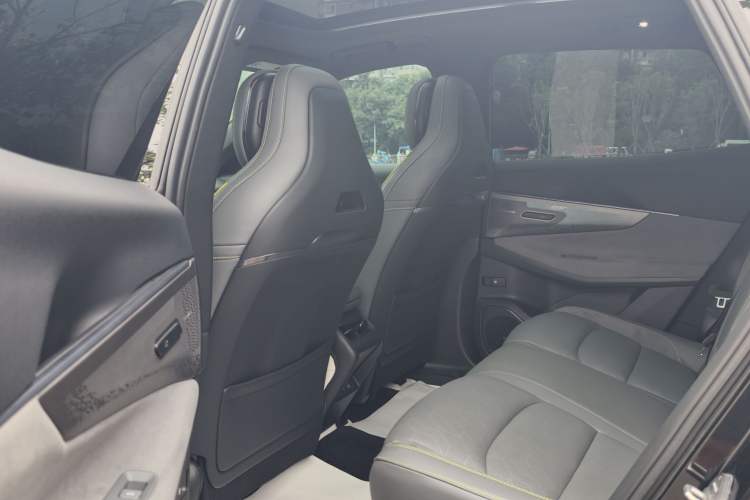 Used Lynk & Co 08 EM-P 2025 120km Long-Range Pro Interior 2