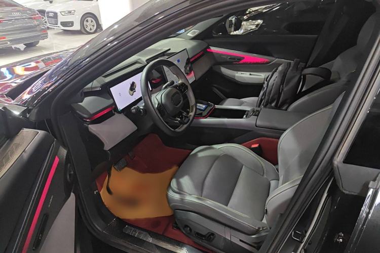 Used Lynk & Co 08 EM-P 2025 120km Long-Range Halo Interior 3