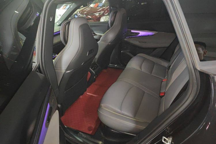 Used Lynk & Co 08 EM-P 2025 120km Long-Range Halo Interior 4