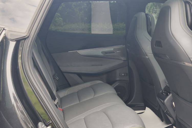 Used Lynk & Co 08 EM-P 2025 120km Long-Range Pro Interior 4