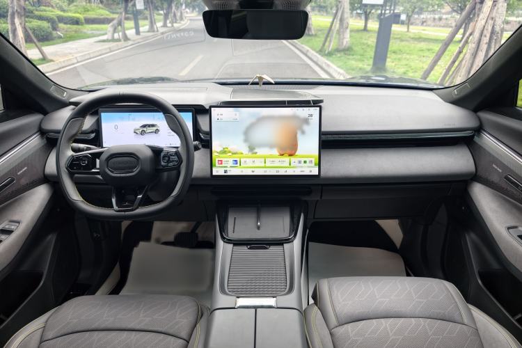 Used Lynk & Co 08 EM-P 2025 120km Long-Range Pro Interior 5