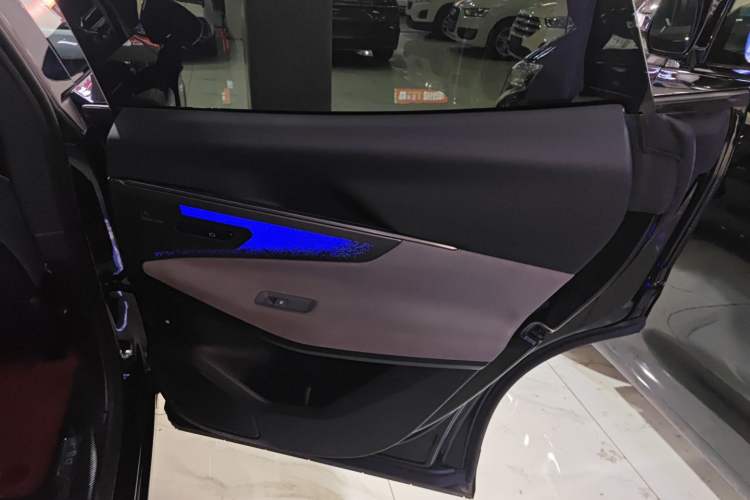 Used Lynk & Co 08 EM-P 2025 120km Long-Range Halo Interior 6