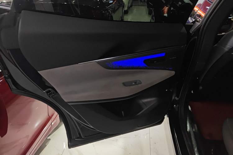 Used Lynk & Co 08 EM-P 2025 120km Long-Range Halo Interior 8