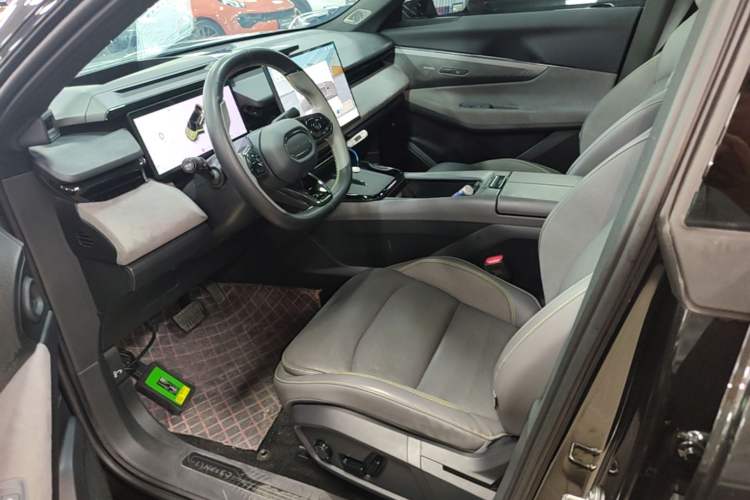 Used Lynk & Co 08 EM-P 2025 245km Ultra-Long Range Halo Left Front Seat