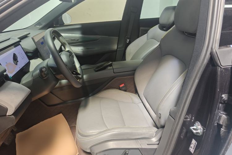 Used Lynk & Co 08 EM-P 2025 120km Long-Range Halo Left Front Seat