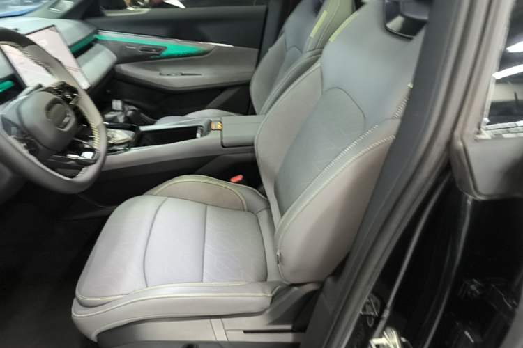 Used Lynk & Co 08 EM-P 2025 120km Long-Range Pro Left Front Seat