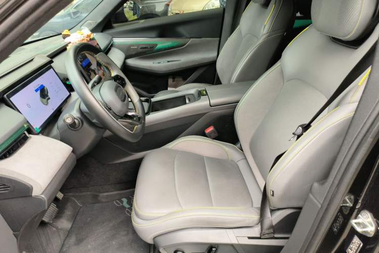 Used Lynk & Co 08 EM-P 2025 120km Long-Range Halo Left Front Seat