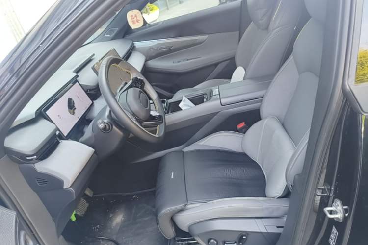 Used Lynk & Co 08 EM-P 2025 120km Long-Range Pro Left Front Seat