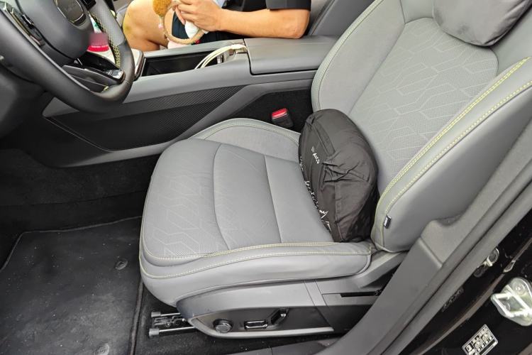 Used Lynk & Co 08 EM-P 2025 245 km Ultra-Long Range Pro Left Front Seat