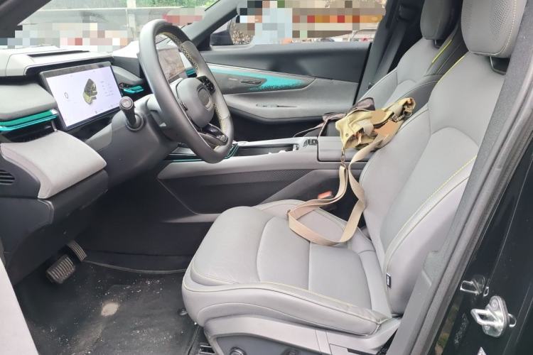 Used Lynk & Co 08 EM-P 2025 245km Ultra-Long Range Halo Left Front Seat