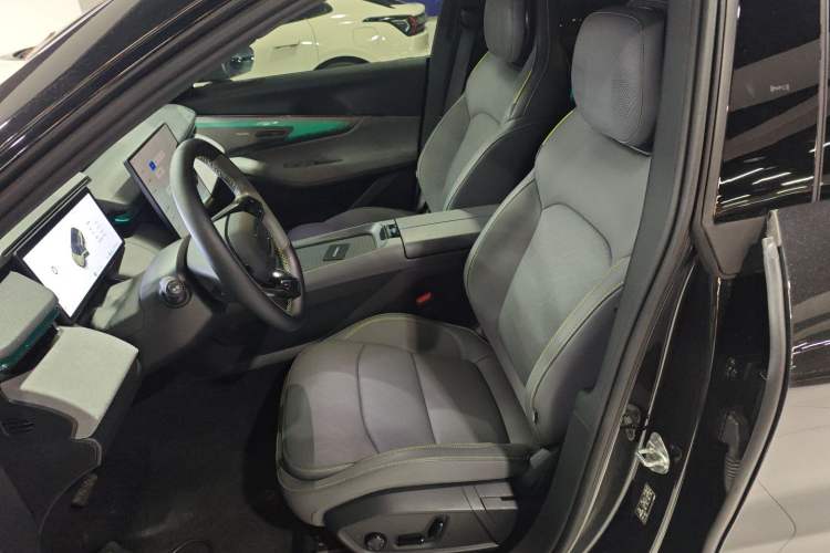 Used Lynk & Co 08 EM-P 2025 120km Long-Range Pro Left Front Seat