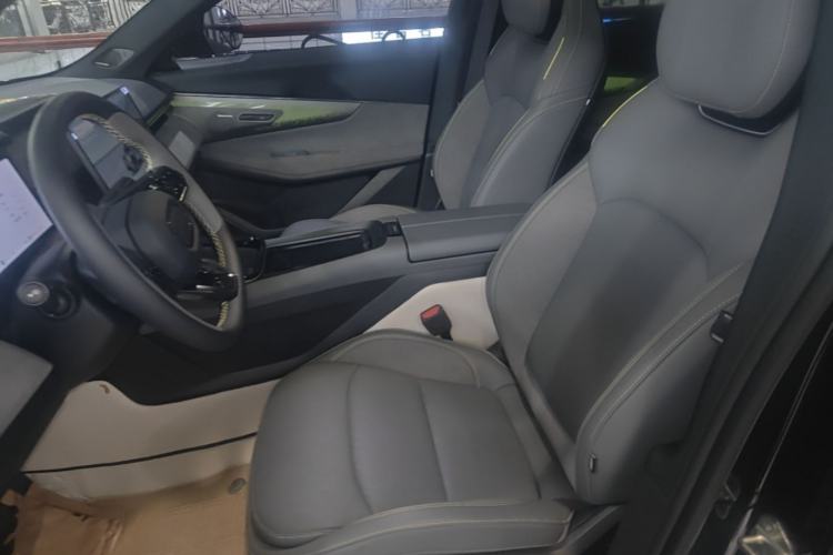 Used Lynk & Co 08 EM-P 2025 120km Long-Range Halo Left Front Seat