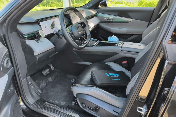 Used Lynk & Co 08 EM-P 2025 120km Long-Range Pro Left Front Seat