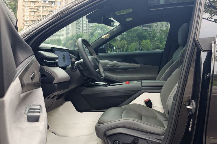 Used Lynk & Co 08 EM-P 2025 120km Long-Range Pro Left Front Seat