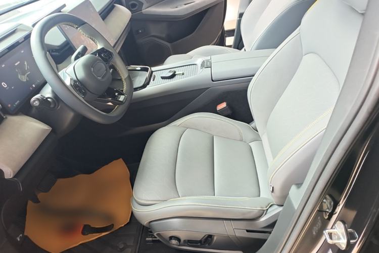 Used Lynk & Co 08 EM-P 2025 245km Ultra-Long Range Halo Left Front Seat