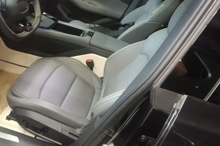 Used Lynk & Co 08 EM-P 2025 120km Long-Range Halo Left Front Seat