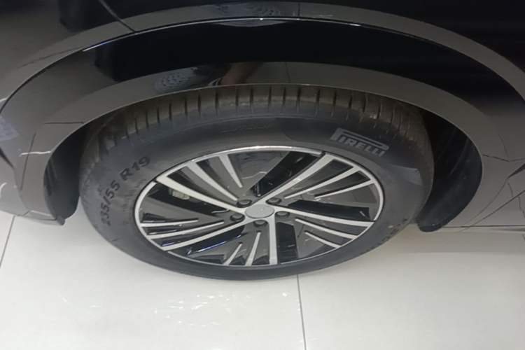 Used Lynk & Co 08 EM-P 2025 120km Long-Range Halo Left Front Wheel Hub