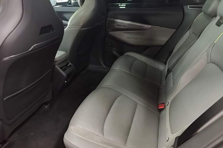 Used Lynk & Co 08 EM-P 2025 245km Ultra-Long Range Halo Left Rear Seat