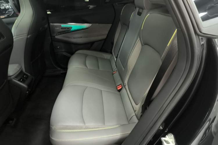 Used Lynk & Co 08 EM-P 2025 120km Long-Range Pro Left Rear Seat