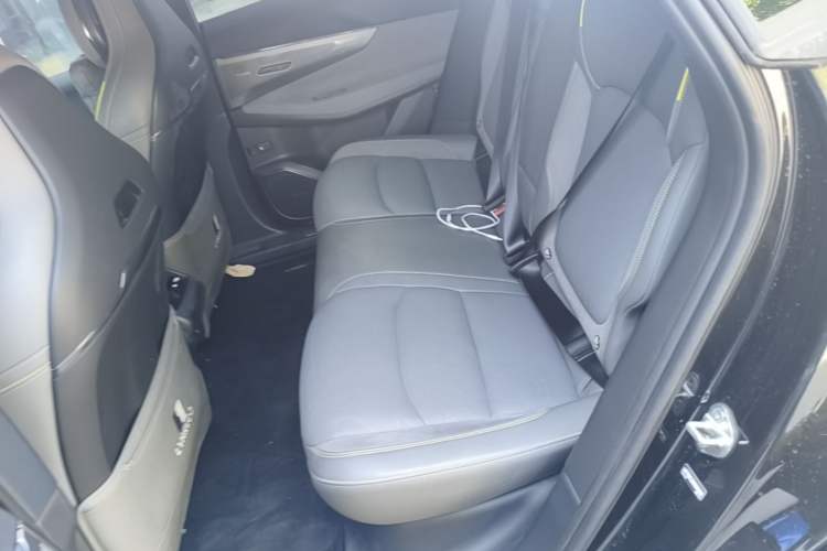 Used Lynk & Co 08 EM-P 2025 120km Long-Range Pro Left Rear Seat