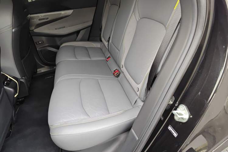 Used Lynk & Co 08 EM-P 2025 245 km Ultra-Long Range Pro Left Rear Seat