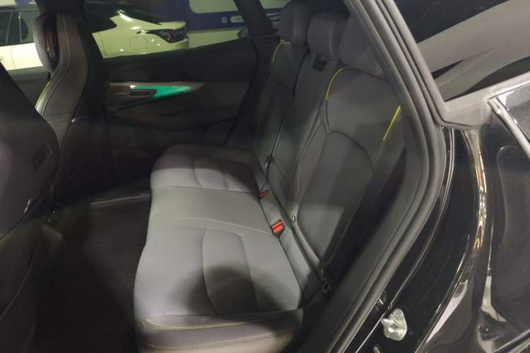 Used Lynk & Co 08 EM-P 2025 120km Long-Range Pro Left Rear Seat