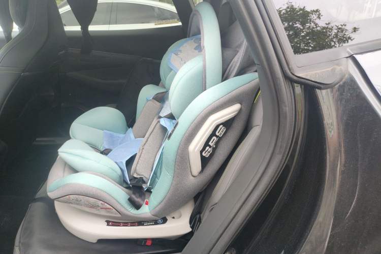 Used Lynk & Co 08 EM-P 2025 120km Long-Range Pro Left Rear Seat