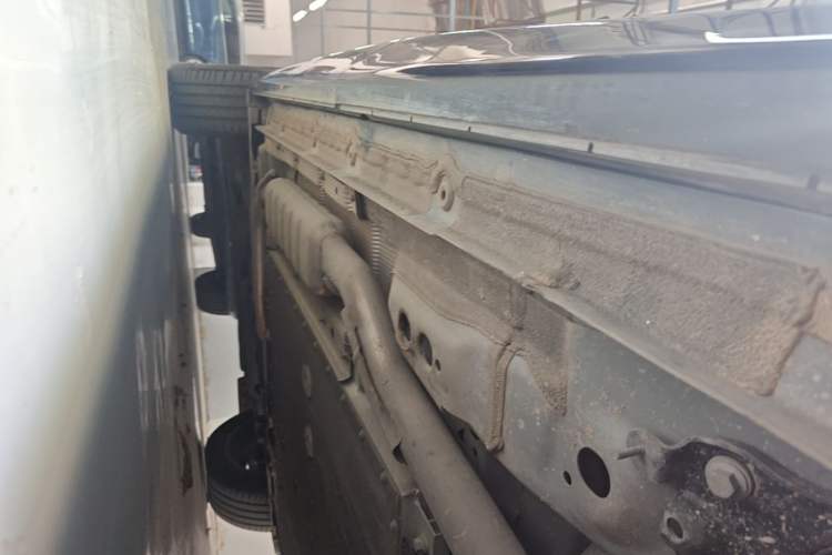 Used Lynk & Co 08 EM-P 2025 120km Long-Range Halo Left Side Sill