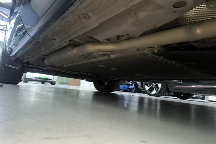 Used Lynk & Co 08 EM-P 2025 120km Long-Range Pro Left Side Sill
