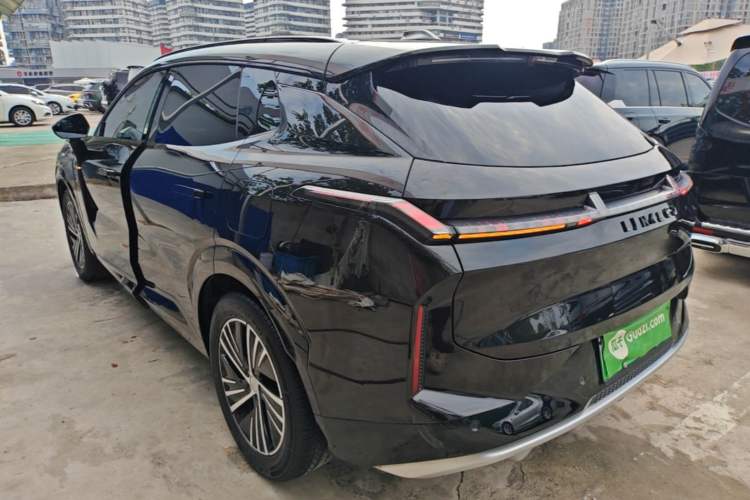 Used Lynk & Co 08 EM-P 2025 120km Long-Range Pro Rear Left 45 Deg