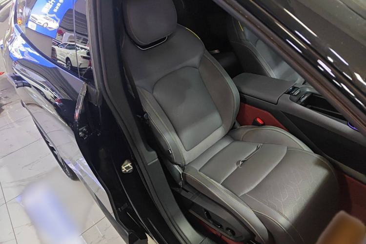 Used Lynk & Co 08 EM-P 2025 120km Long-Range Halo Right Front Seat