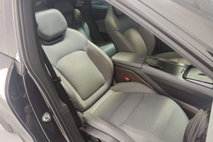 Used Lynk & Co 08 EM-P 2025 120km Long-Range Halo Right Front Seat