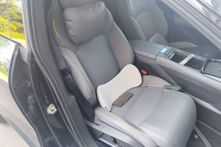 Used Lynk & Co 08 EM-P 2025 120km Long-Range Pro Right Front Seat